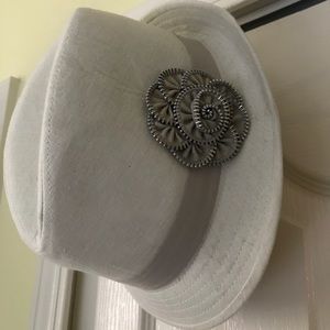 Ladies fashion fedora with trendy flower
